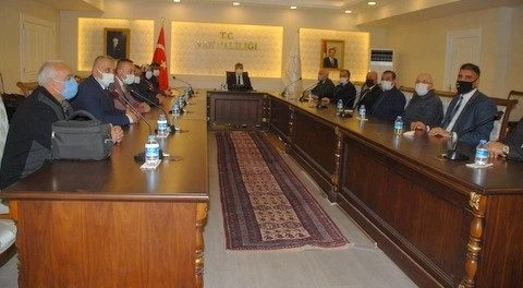 MHP’den Van Valisi Bilmez’e nezaket ziyareti