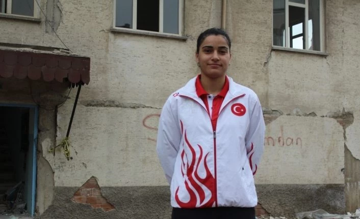 Milli badmintoncu Aliye, Elazığ Belediyespor’da