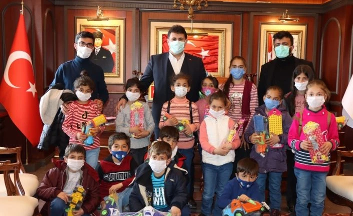 Minik öğrencilerden Başkan Yaşar’a ziyaret