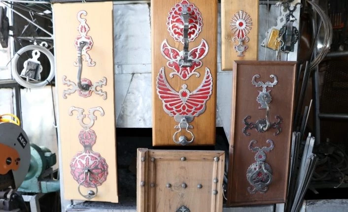 Misafiri "Kapı tokmağı" sesinden tanıyorlar