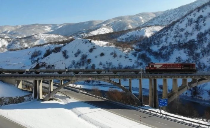 Pandemiyle raylar yük trenlerine kaldı