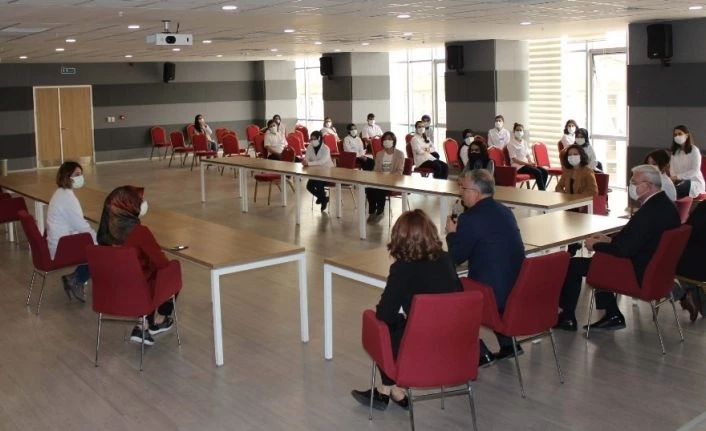 Prof. Dr. Levent, Sağlık Bilimleri Fakültesi öğrencilerini ziyaret etti