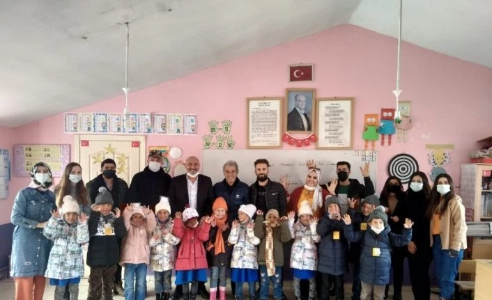 Van'da spor adamları küçük bedenleri ısıttı