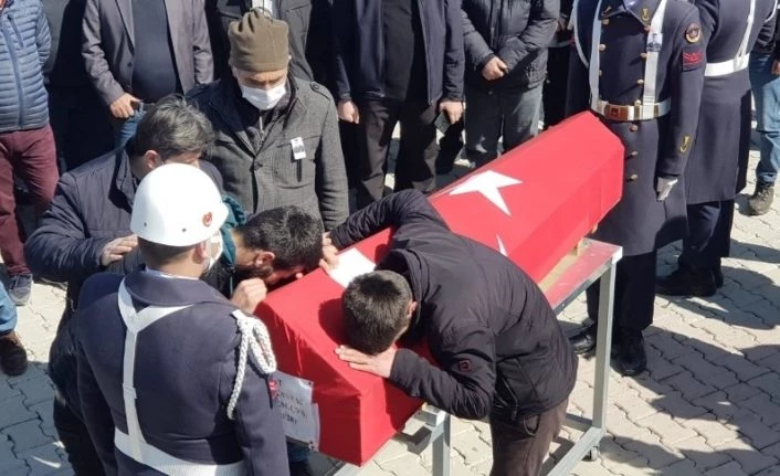 Trafik kazasında hayatını kaybeden Uzman Çavuş son yolculuğuna uğurlandı
