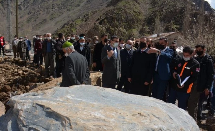 Vali Akbıyık sel bölgesinde incelemelerde bulundu