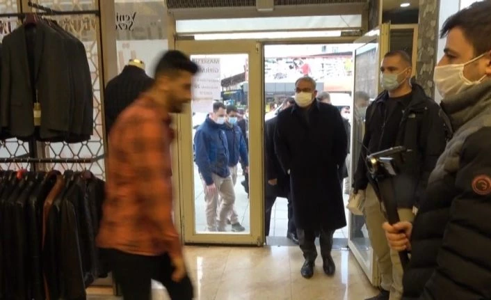 Vali, maskesiz yakaladığı gence önce espri yaptı sonra korona virüsün tehlikesini anlattı