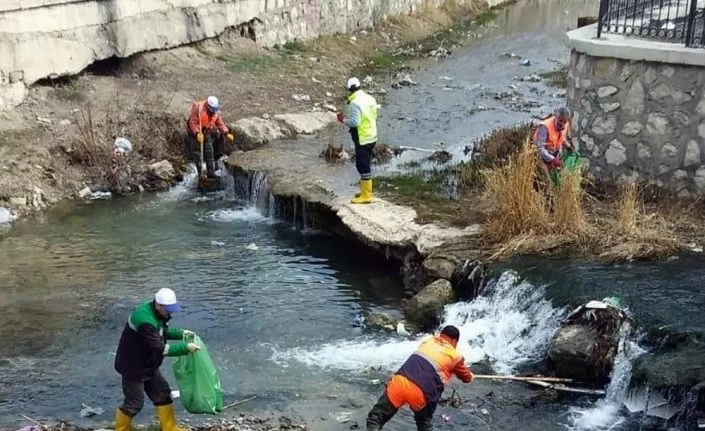 Van’da dere yatakları çöplerden arındırıldı