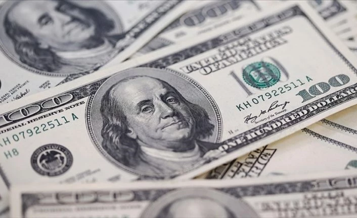 Yıllık cari açık yaklaşık 1,5 yılın ardından ilk kez iyileşti