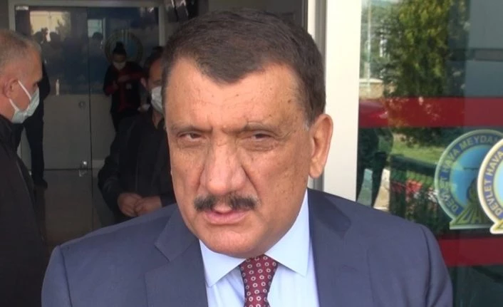Arızalanan uçak hangara çekildi