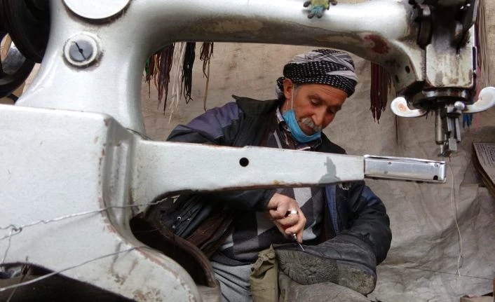 Ayakkabı tamircisi Abdurrahman amca, yer konusunda yardım istedi