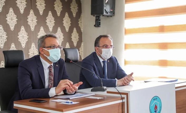 Bakan Yardımcısı Çataklı, depremzedeleri dinledi