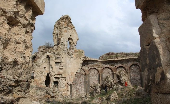 Bana Katedrali ilgi bekliyor
