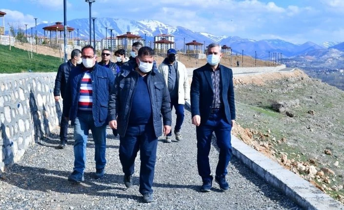 Başkan Çınar, yapımı süren seyir terasını inceledi