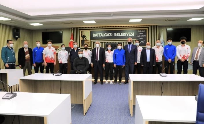 Başkan Güder, genç sporcularla buluştu