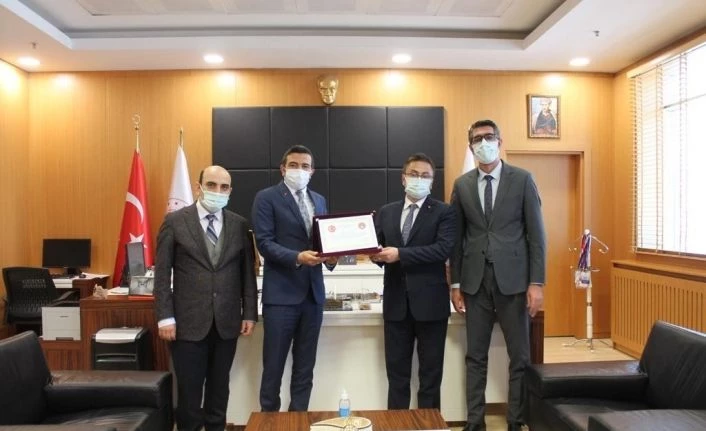 Van Cumhuriyet Başsavcısı Dönmez’den savcılara plaket