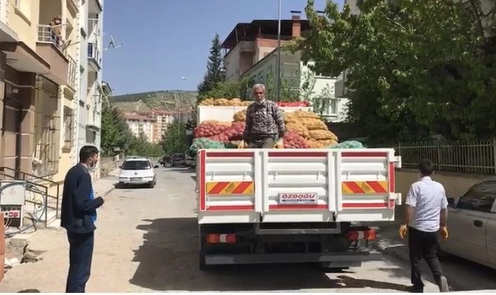 Battalgazi’de ücretsiz soğan ve patates dağıtımı yapılıyor