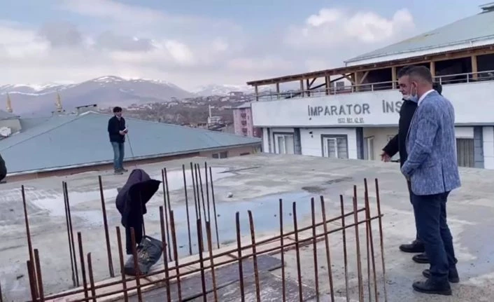 Belediye başkanı intihar girişimini engelledi