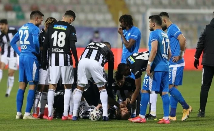 Beşiktaş Teknik Direktörü Yalçın: Cenk Tosun ciddi bir sakatlık geçirdi ve sezonu kapattı