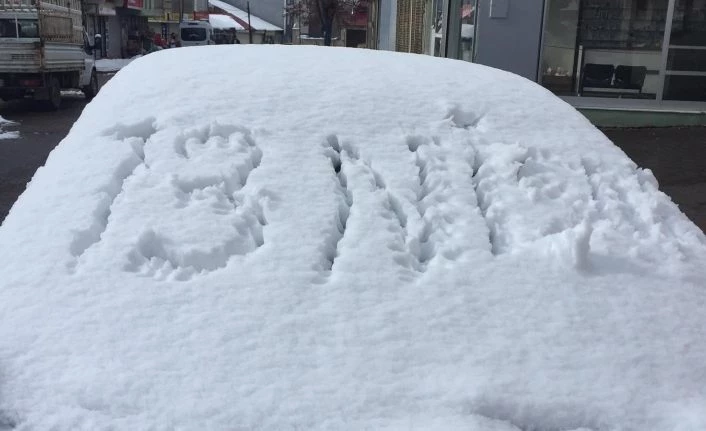 Bingöl Karlıova’da vatandaşlar Ramazan’ın ilk gününe karla uyandı