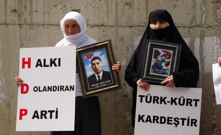 Çocukları dağa kaçırılan ailelerin HDP önündeki nöbeti sürüyor