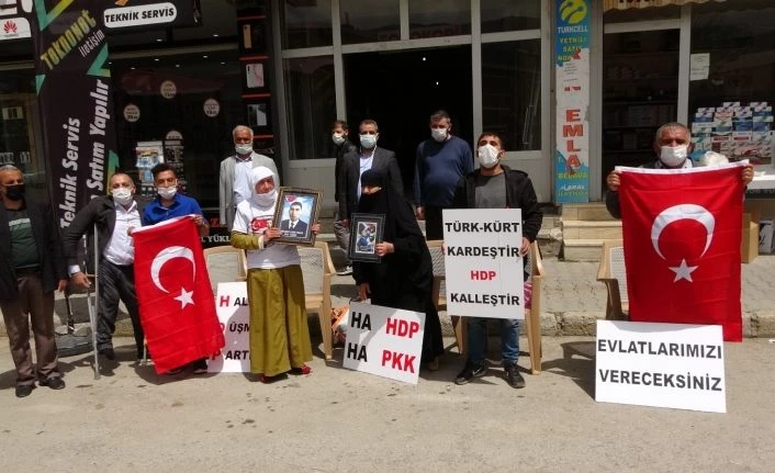 Çocukları dağa kaçırılan gözü yaşlı annelerin eylemi sürüyor