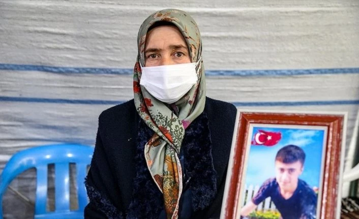 Diyarbakır annelerinden Ay: Oğlumu almadan buradan gitmeyeceğim