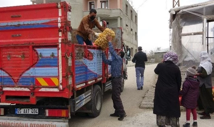 (Düzeltme) Van’da ücretsiz soğan ve patates dağıtımı
