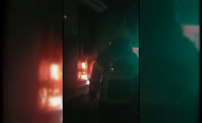 Elektrik trafosunda çıkan yangın korkuttu