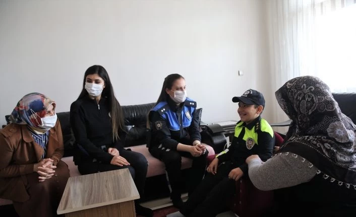 Engelli çocuğun polis üniforması hayali gerçekleştirildi