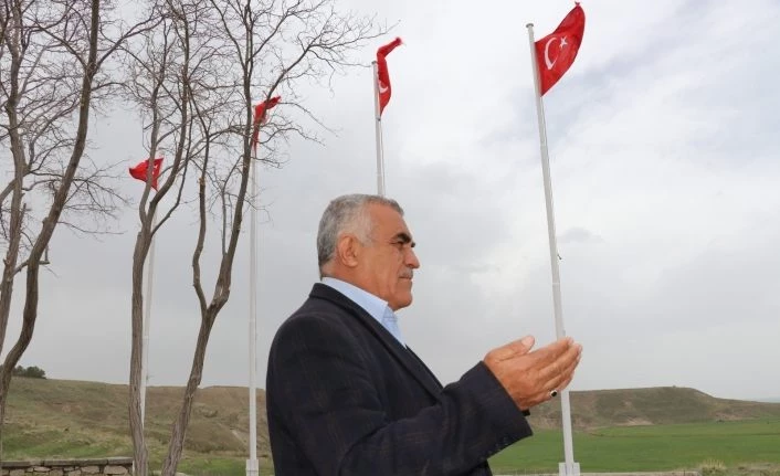 Ermeniler Van'da aynı aileden 80 kişiyi yakarak katletti