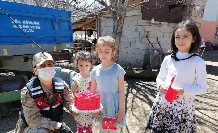 Erzurum jandarmasından yürekleri ısıtan görüntü