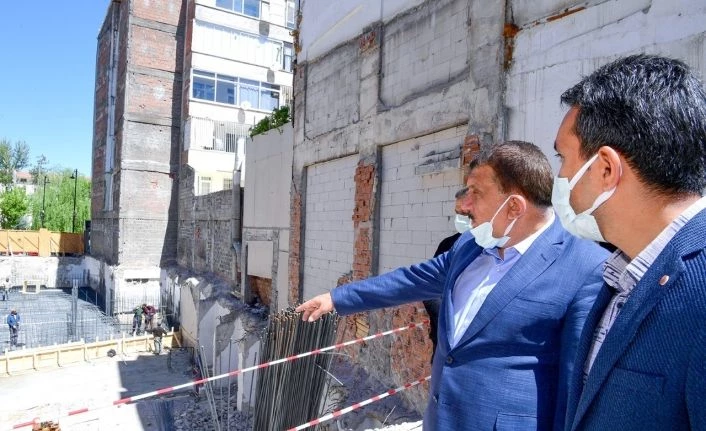Eski özel idare binası alanında yapılacak olan iş merkezi çalışmaları başladı