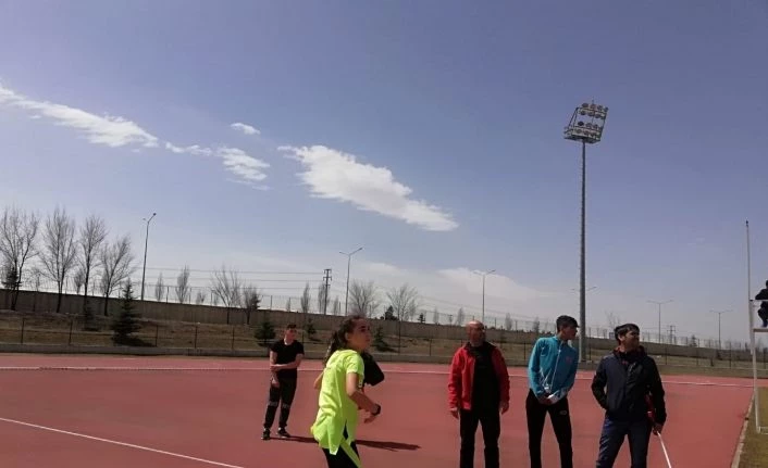 Festival havasında koştular