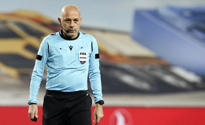 FIFA kokartlı hakem Cüneyt Çakır
