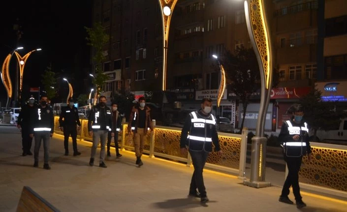 Hakkari polisi gece denetiminde
