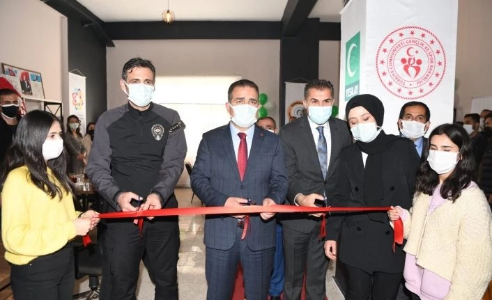 Hakkari’de ‘kitap kafe’ açılışı