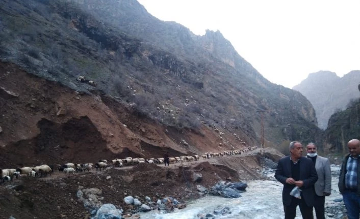 Hakkari’de sürülerin göçü başladı