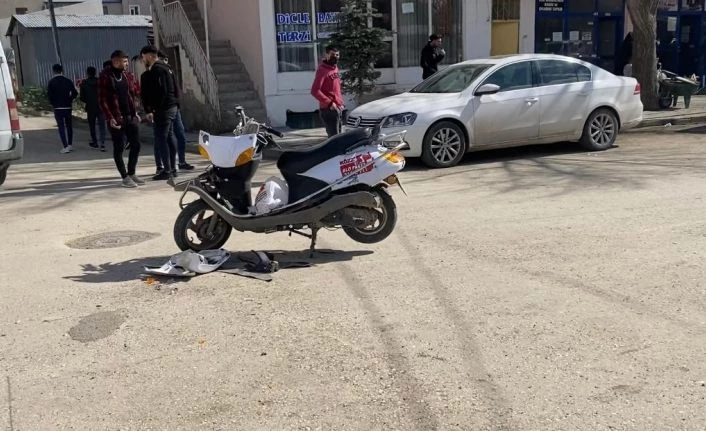 Horasan’da kamyonet motosikletli kuryeye çarptı: 1 yaralı