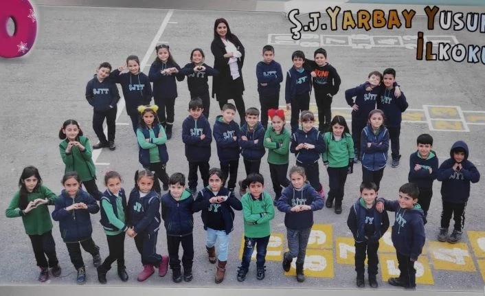 İşitme engelli arkadaşları için 23 Nisan klibi çektiler