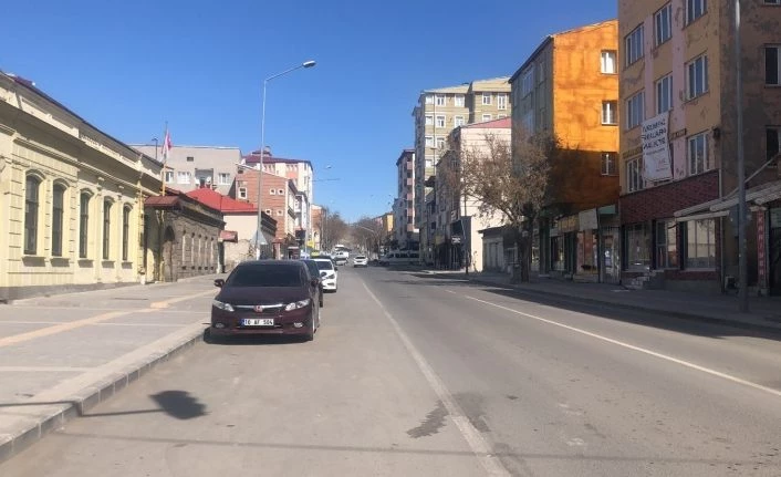 Kars’ta sokaklar boş kaldı