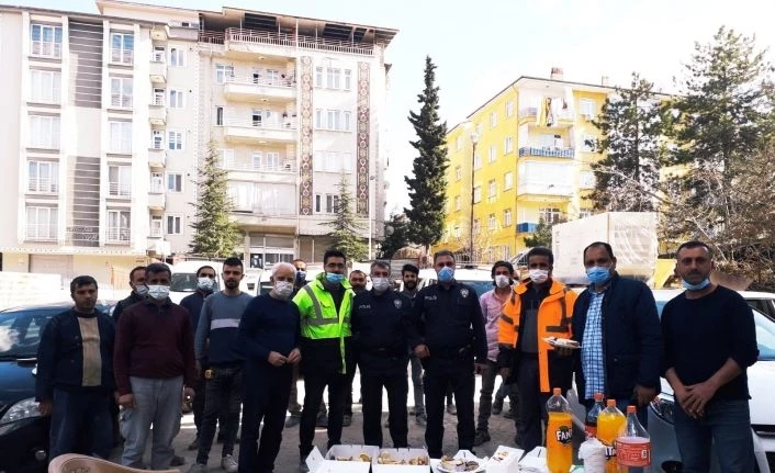 Kavga diye geldiler, sürprizle karşılaştılar
