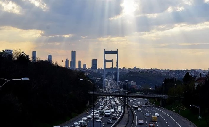 Kovid-19 tedbirleri kapsamında Türkiye genelinde sokağa çıkma kısıtlaması başladı