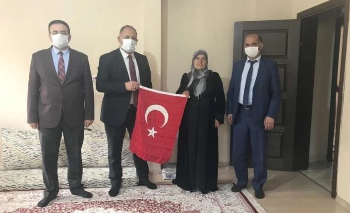 Kurum müdürlerinden şehit ailesine ziyaret