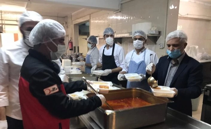 Malatya’da her gün 3 bin kişiye sıcak iftarlık
