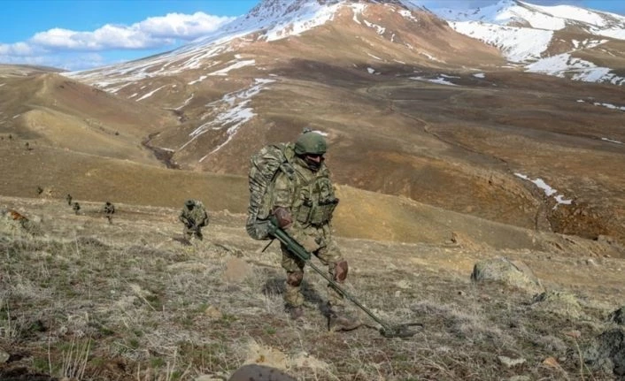 Mehmetçik sınırlarda göz açtırmıyor