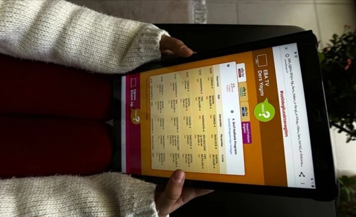 Milli Eğitim Bakanı Selçuk, 42 bin 873 öğrenciye daha tablet bilgisayar yolladıklarını açıkladı