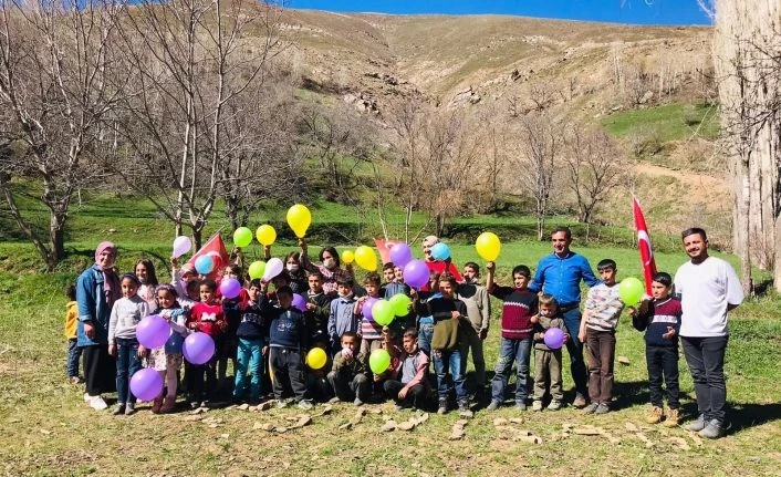 Muhtardan öğrenciler için 23 Nisan etkinliği