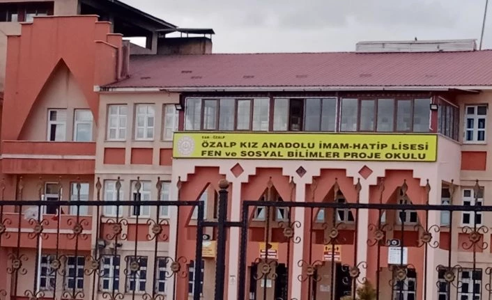 Özalp ilçesindeki 8 okulda eğitime ara verildi