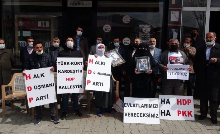 STK temsilcilerinden evlat nöbeti tutan ailelere destek