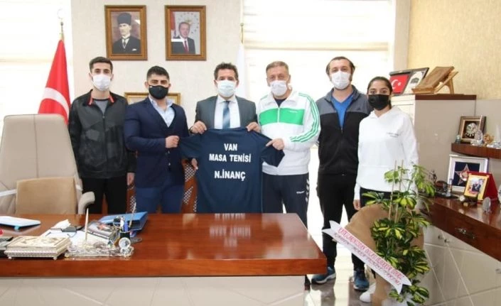 Vanlı tenisçilerden Müdür İnanç’a teşekkür ziyareti